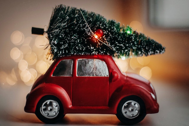 safely-decorate-your-car-this-christmas